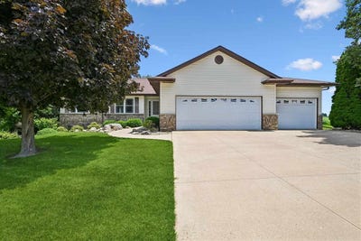 /international/us/452-sunset-drive-fairfax-ia-110109296779/