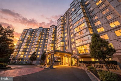 /international/us/19385-cypress-ridge-terrace-leesburg-va-110119642224/