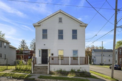 /international/us/1427-4th-avenue-watervliet-ny-110107984157/