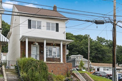 /international/us/1205-w-walnut-street-coal-township-pa-110119606285/