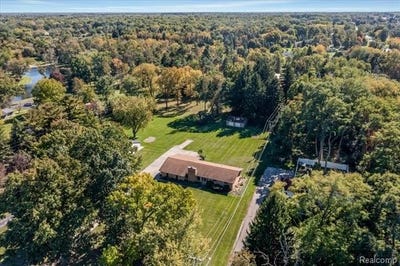 /international/us/4020-textile-road-pittsfield-twp-mi-110120462816/