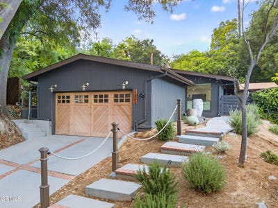 /international/us/22261-ybarra-road-woodland-hills-ca-110106985899/