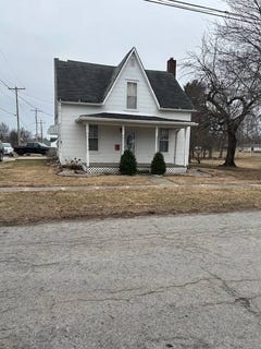 /international/us/623-w-grant-st-pittsfield-il-110105886116/