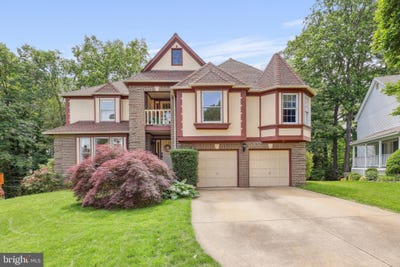 /international/us/10217-grovewood-way-fairfax-va-110099678526/