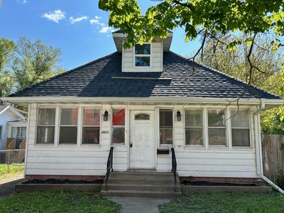 /international/us/2023-se-6th-street-des-moines-ia-110108447926/
