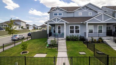 /international/us/16722-sonoma-breeze-dr-manor-tx-110104111694/