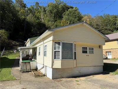 /international/us/6866-price-branch-road-danville-wv-110120532398/