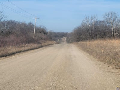 /international/us/12763-54th-st-oskaloosa-ks-110106496775/