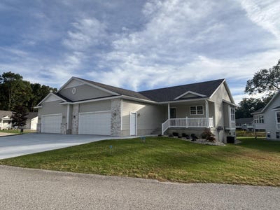 /international/us/1519-e-addison-way-muskegon-mi-110107485895/