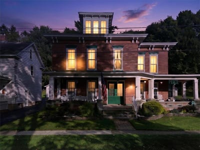 /international/us/3834-union-street-marion-ny-110110375023/