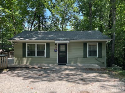 /international/us/10-hopewell-lane-flat-rock-nc-110110276420/