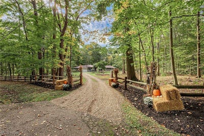 /international/us/8165-chagrin-mills-road-chagrin-falls-oh-110120131180/