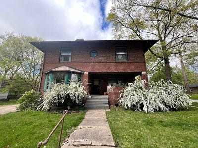 /international/us/702-w-high-street-urbana-il-110106680232/
