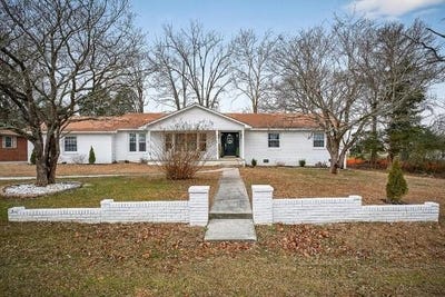 /international/us/407-whaley-st-smithville-tn-110105397097/