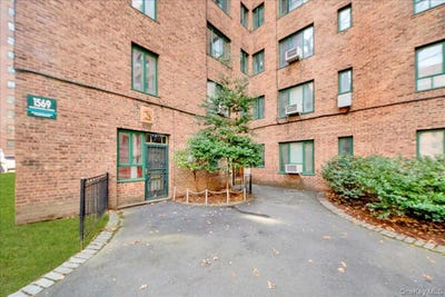 /international/us/1569-metropolitan-avenue-bronx-ny-110106678934/