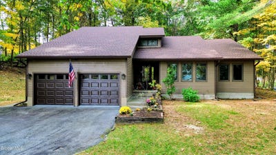 /international/us/8-fox-hollow-lane-queensbury-ny-110119905989/