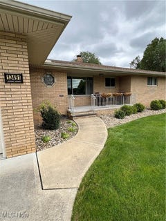 /international/us/13491-pineview-court-middleburg-heights-oh-110100028165/