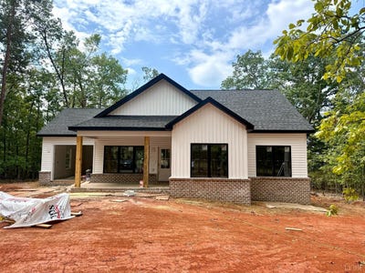 /international/us/1810-avondale-drive-altavista-va-110108570394/