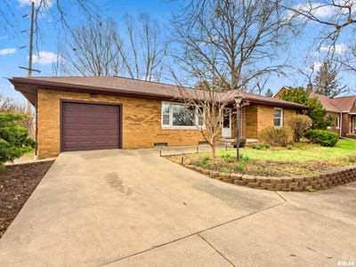 /international/us/4303-n-university-street-peoria-il-110106764879/