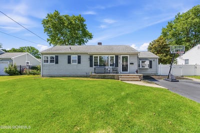 /international/us/18-maurice-avenue-holmdel-nj-110108910325/