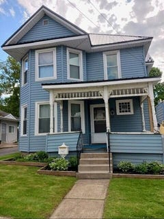 /international/us/20-depot-street-street-chateaugay-ny-110099966949/?lang=en