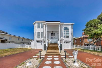 /international/us/203-norton-street-oak-island-nc-110109435661/