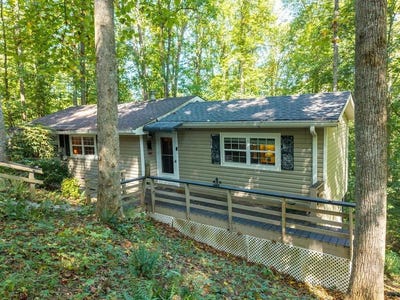 /international/us/261-dogwood-circle-hayesville-nc-110119965456/