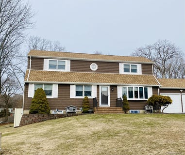 /international/us/23-grossman-street-melville-ny-110108781825/