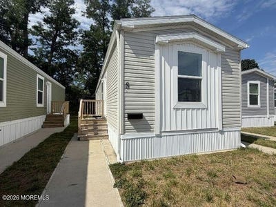 /international/us/8-john-street-hazlet-nj-110108911661/
