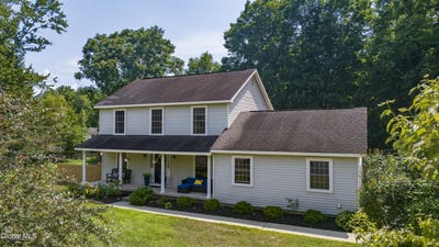 /international/us/1005-e-river-drive-lake-luzerne-ny-110109600931/