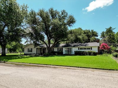 /international/us/1101-w-bloodworth-street-olney-tx-110100689463/