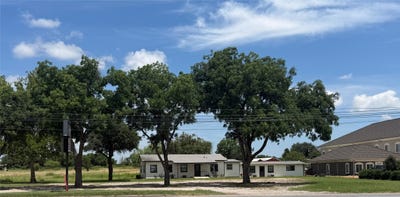 /international/us/1503-e-central-avenue-comanche-tx-110108588428/