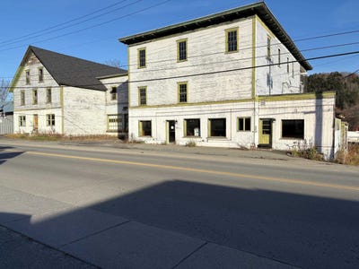 /international/us/192-railroad-street-st-johnsbury-vt-110095417636/