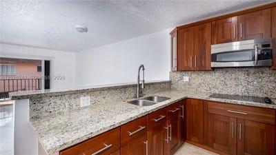 /international/us/4390-w-12th-ln-hialeah-fl-110108543601/?lang=id