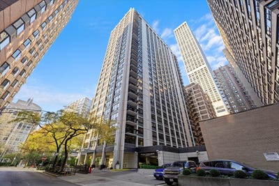/international/us/222-e-pearson-street-chicago-il-110108577068/