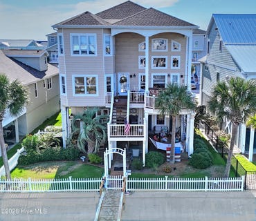 /international/us/8-pender-street-ocean-isle-beach-nc-110110355128/