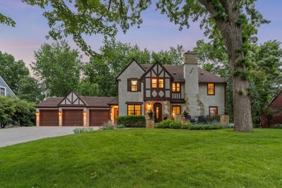 /international/us/249-hawthorne-road-hopkins-mn-110119886960/