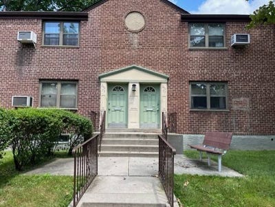 /international/us/246-75-57th-drive-douglaston-ny-110101037961/