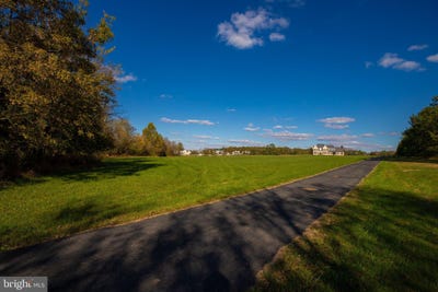 /international/us/15028-merritt-farm-lane-leesburg-va-110120854715/