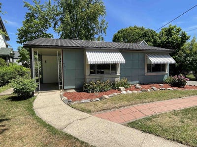 /international/us/415-n-state-street-belvidere-il-110108395814/