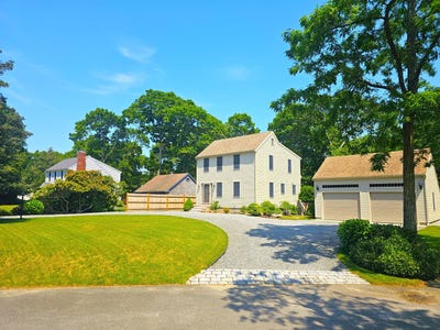 /international/us/12-tree-top-lane-east-falmouth-ma-110100689369/