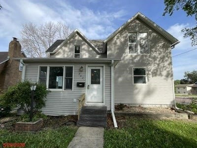 /international/us/702-4th-ave-sheldon-ia-110108439593/