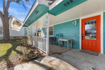 /international/us/102-n-austin-st-buda-tx-110105857967/