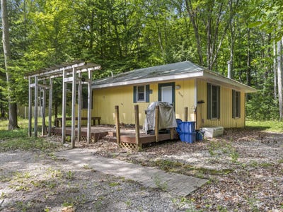 /international/us/3530-warren-road-road-beulah-mi-110101435411/