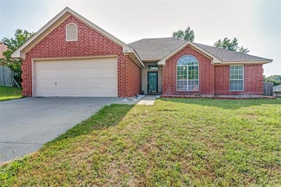 /international/us/106-king-arthur-court-weatherford-tx-110107911232/