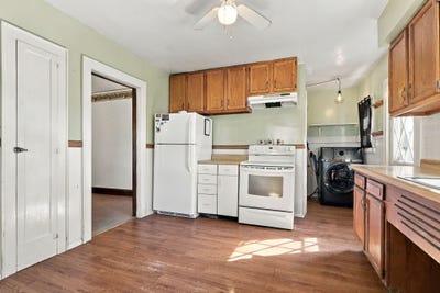 /international/us/213-e-centralia-st-elkhorn-wi-110109591236/