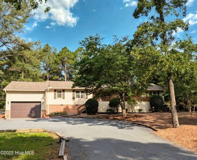 /international/us/102-thistle-lane-west-end-nc-110100751070/