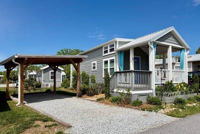 /international/us/15-strolling-easy-lane-flat-rock-nc-110107810432/