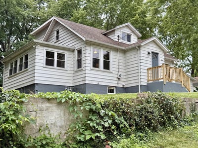 /international/us/2846-oak-street-stevensville-mi-110109715995/