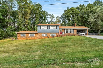 /international/us/304-parlier-avenue-ne-conover-nc-110107316420/